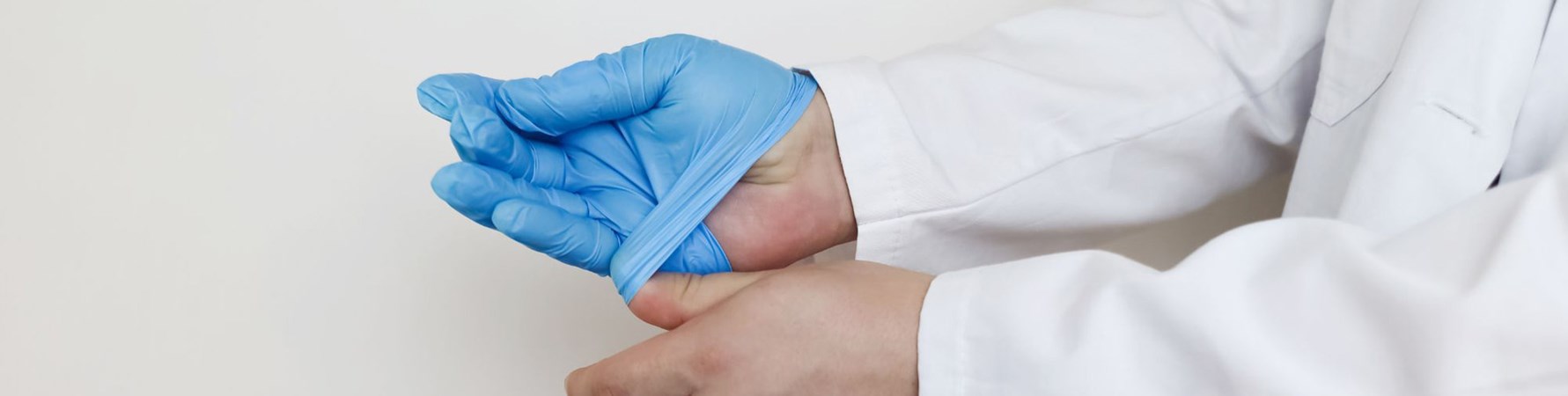 Disposable Rubber Gloves: Powdered vs Powder-Free