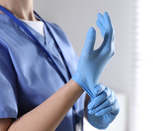 Vinyl vs Latex Gloves. What Healthcare Workers Need to Know