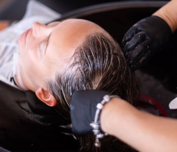 How Water Temperature Affects Hair Health